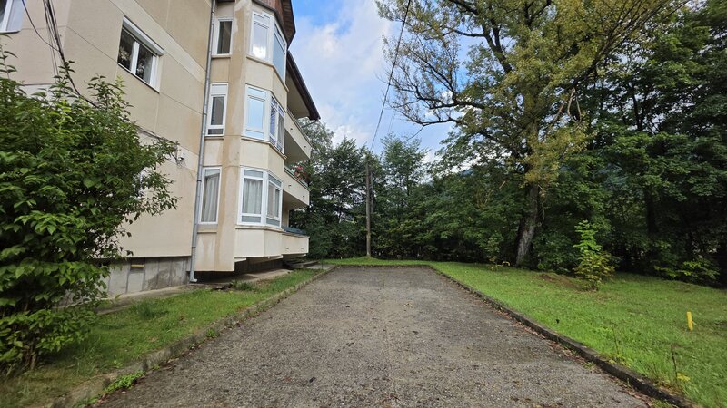Sinaia Trei camere, 87 mp, complex privat, parcare, boxa