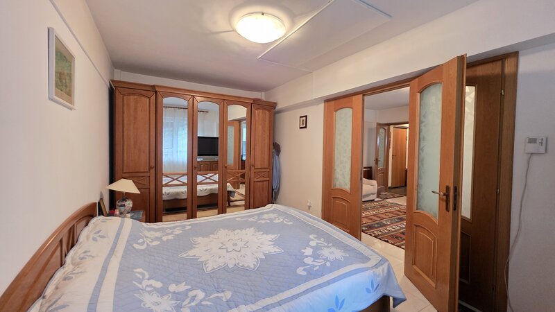 Sinaia Trei camere, 87 mp, complex privat, parcare, boxa