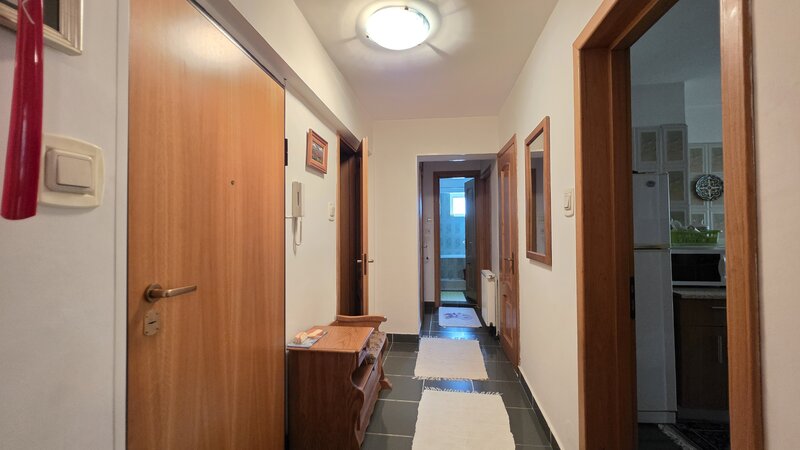 Sinaia Trei camere, 87 mp, complex privat, parcare, boxa