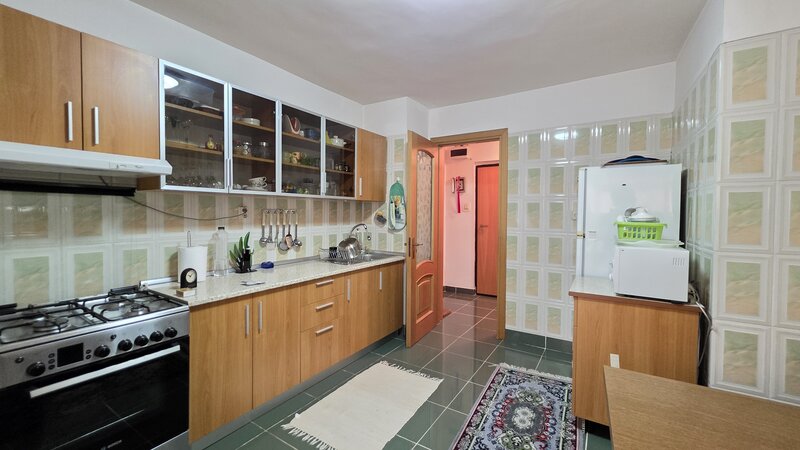 Sinaia Trei camere, 87 mp, complex privat, parcare, boxa